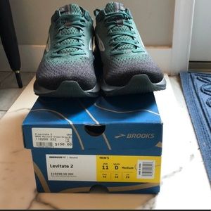 Men’s Brooks Levitate 2 with box